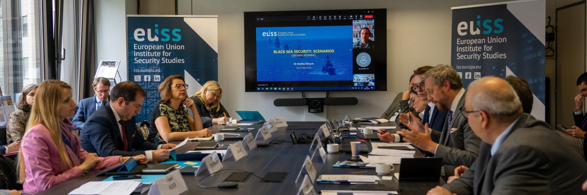 Image of meeting room with participants © EUISS