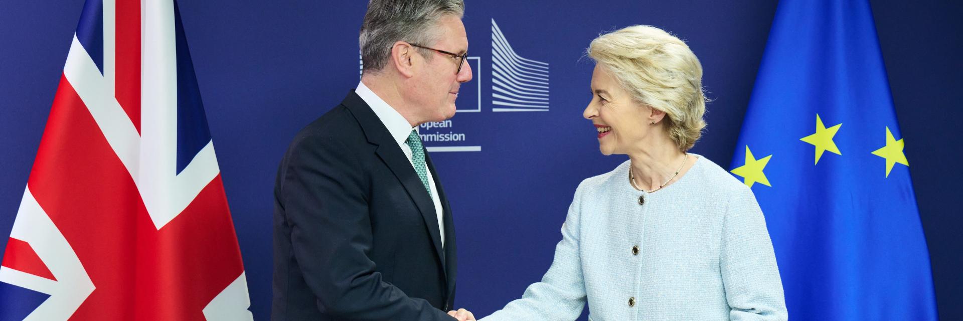 Handshake between Keir Starmer, on the left, and Ursula von der Leyen. Credit photo: European Union, 2024