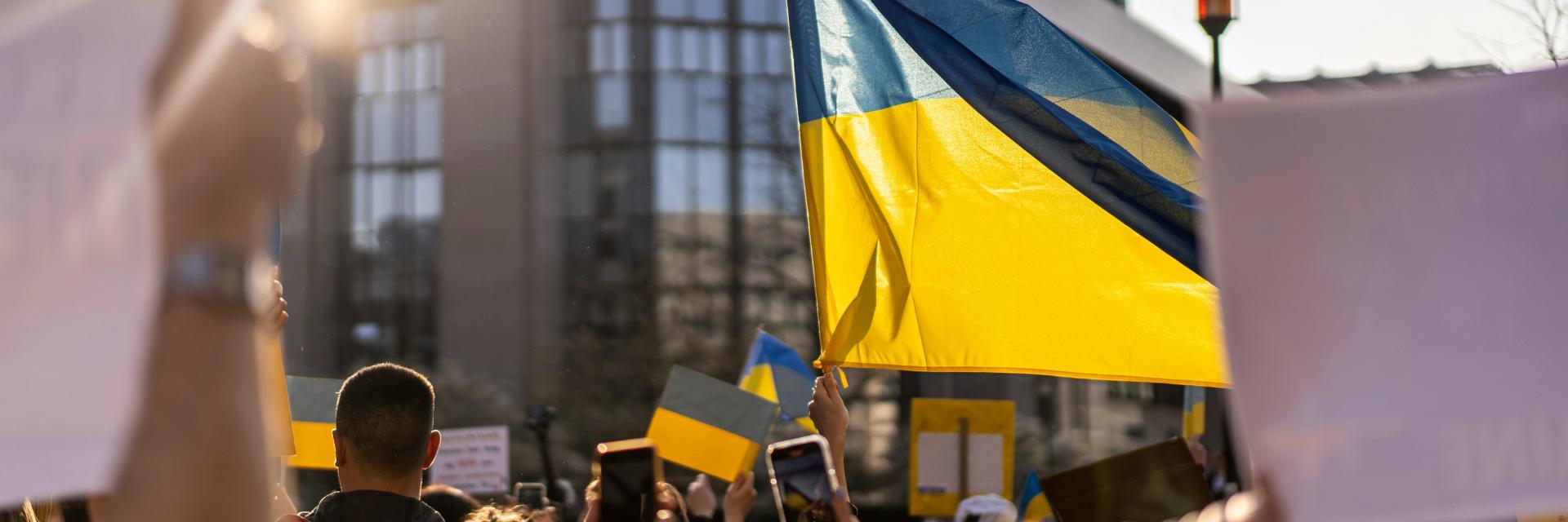 Picture of people holding flags at pro-Ukraine demonstration in Brussels | © Anastasiia Krutota @ Unsplash