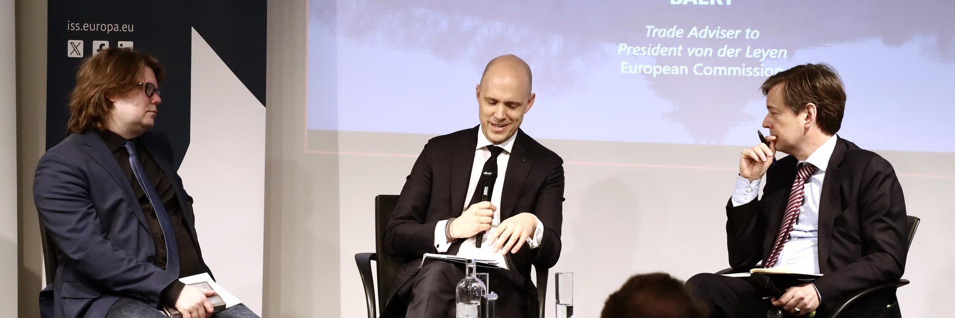 Tomas Baert, Steven Everts and Tim Rühlig sitting on stage, speaking. Credit photo: EUISS