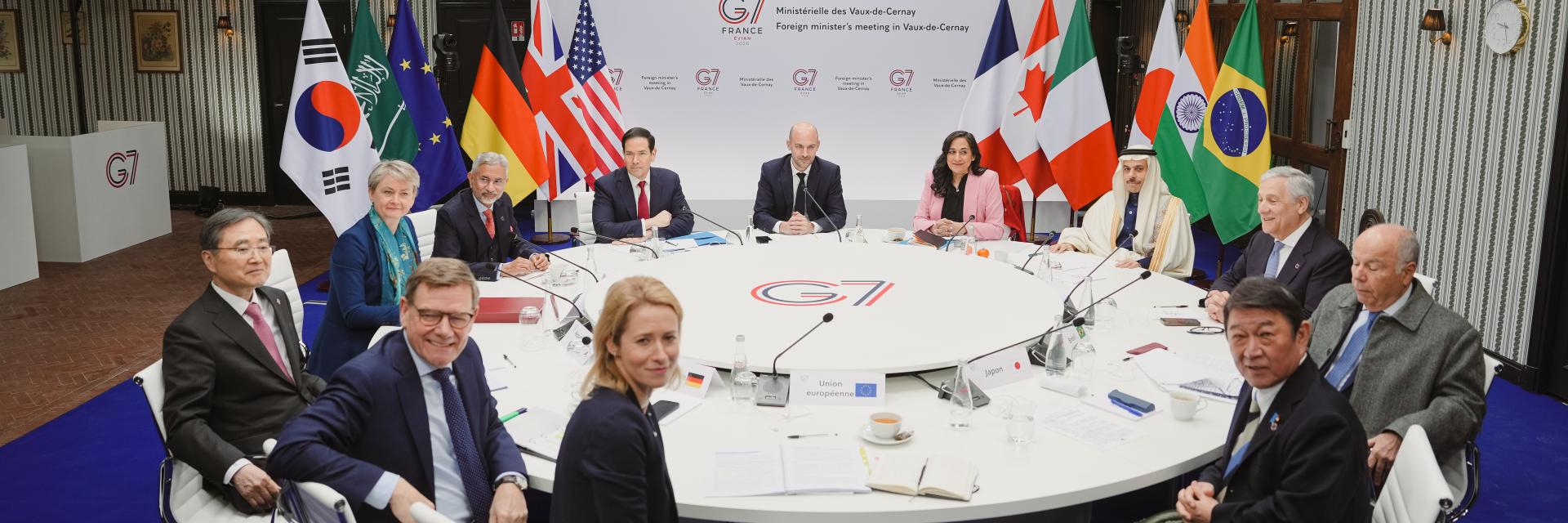 G7 foreign affairs ministers sitting around a table with flags in the background. Credit photo: Foreign, Commonwealth and Development Office, CC BY-NC-ND 4.0