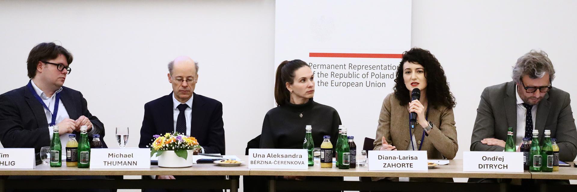 Picture of speakers at the panel discussion. Image credit to EUISS.