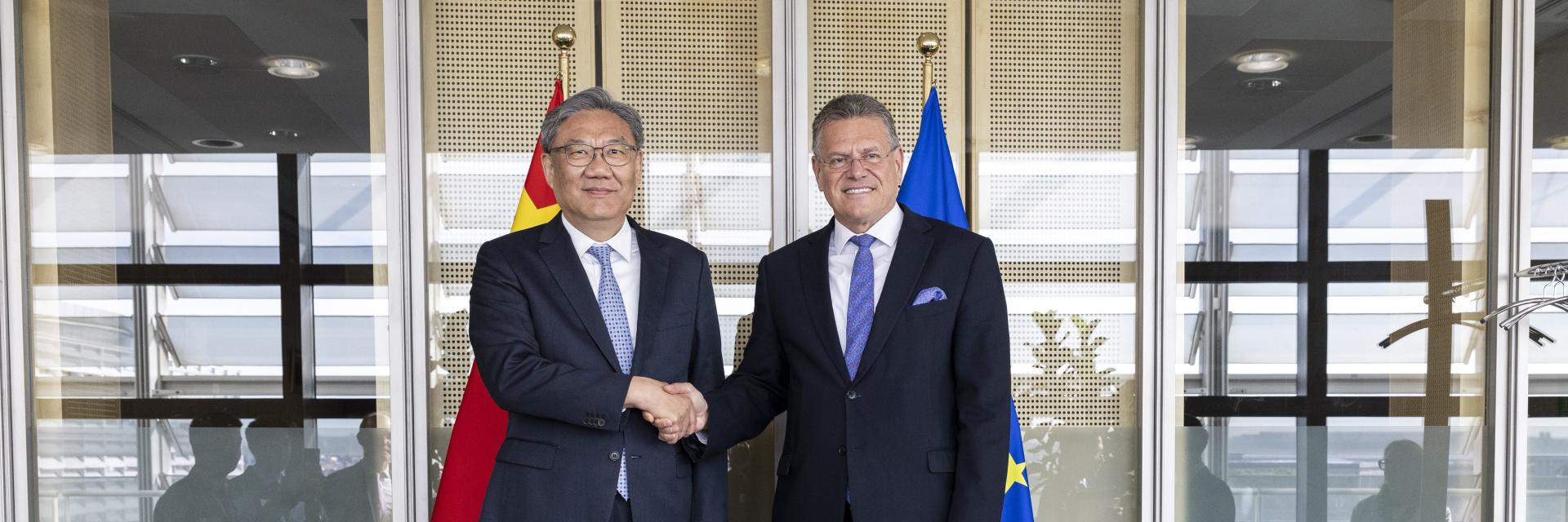 Handshake between Wang Wentao and Maroš Šefčovič. Image credit to the European Commission.