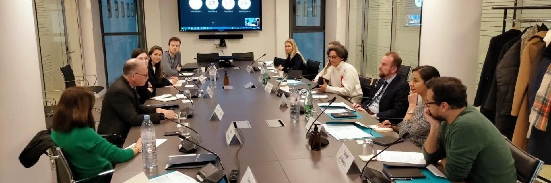 Participants to the discussion sitting around a meeting table © EUISS