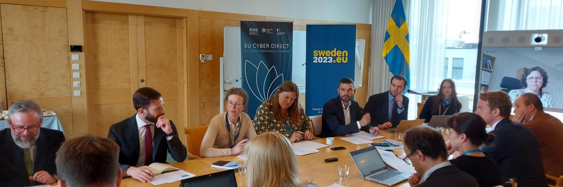 Image of roundtable discussion with participants © EUISS