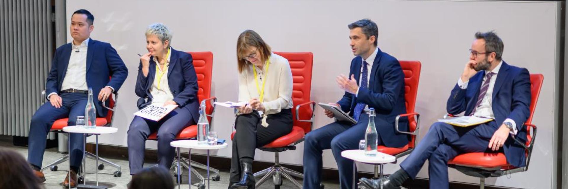 Image of a panel of speakers © EU delegation to the UK