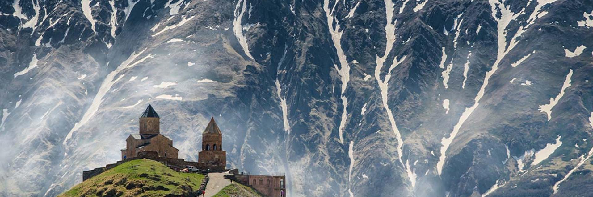 An image of Georgian mountains © Unsplash