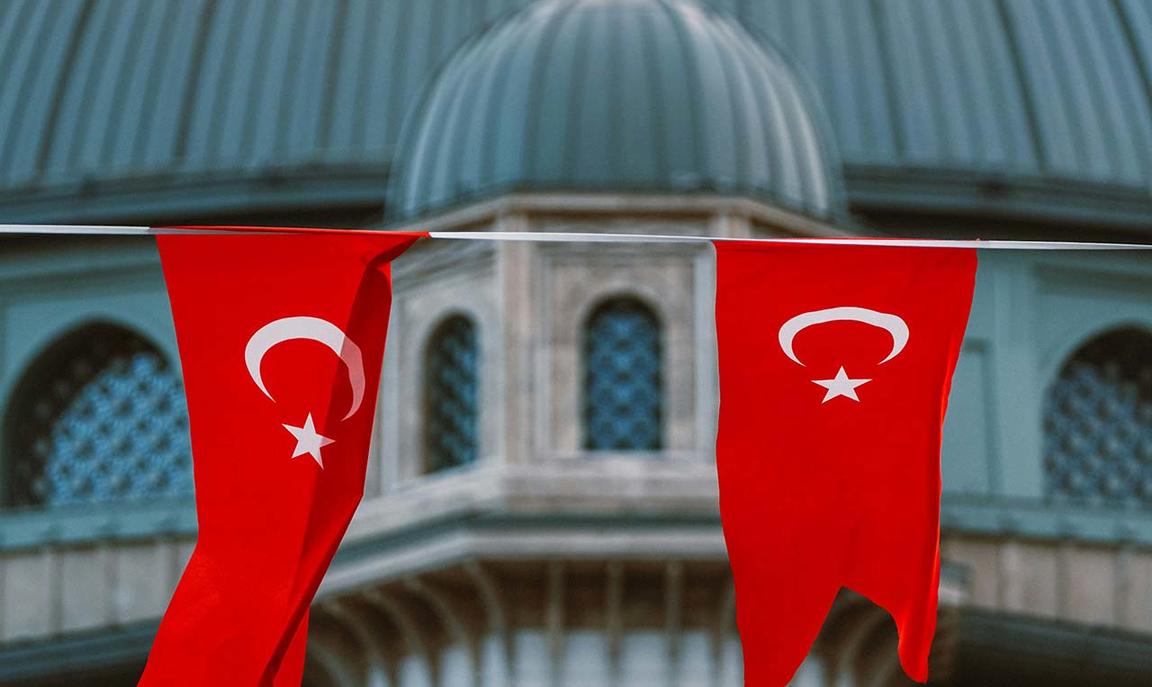 Bunting of Turkish flag © Salah Darwish/Unsplash