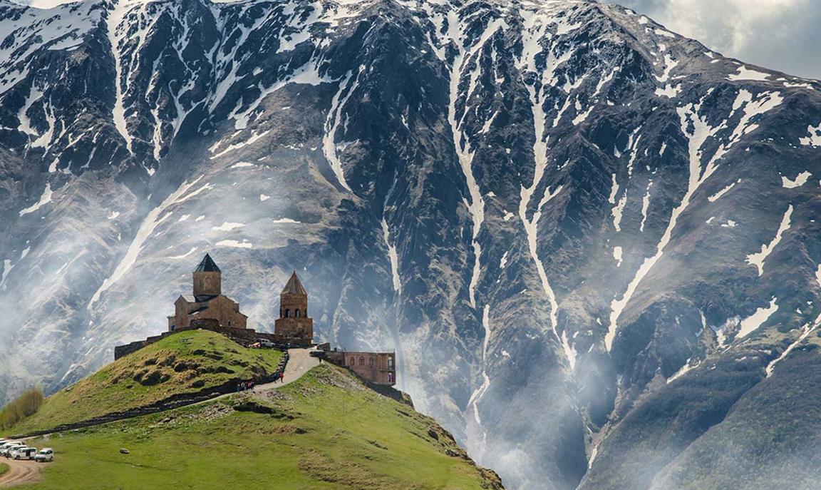 An image of Georgian mountains © Unsplash