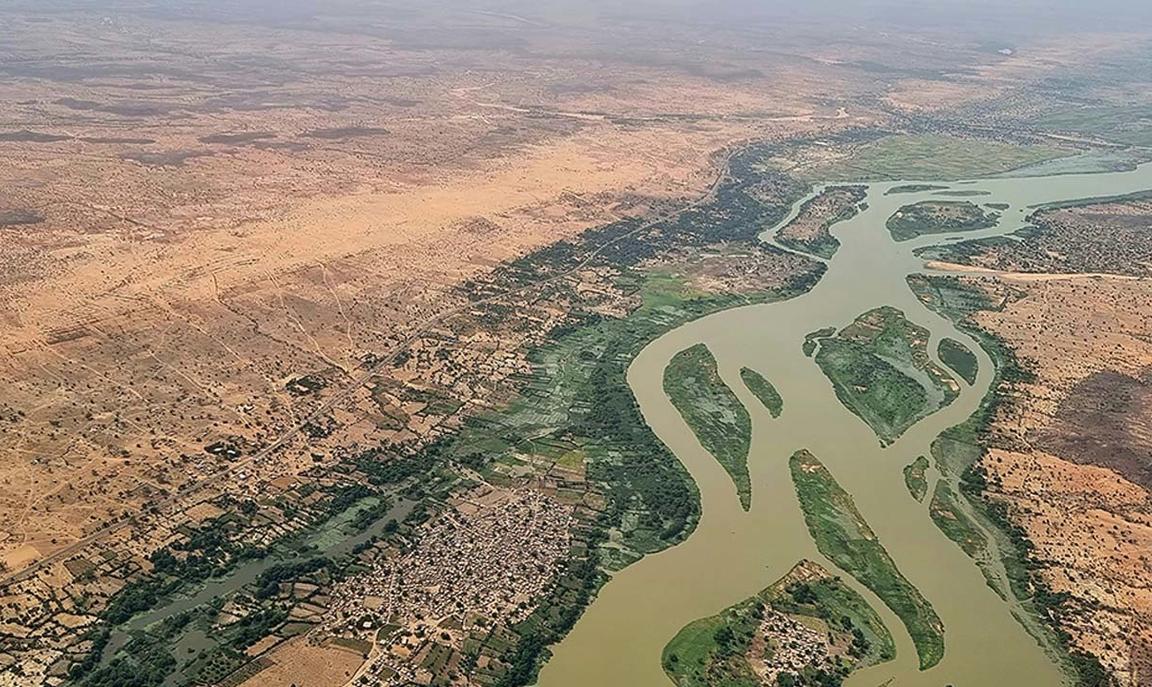 Aerial view of a river © Michel Isamuna/Unsplash