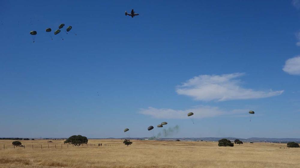 Photo of a military exercise in a field © European Defence Agency (EDA)