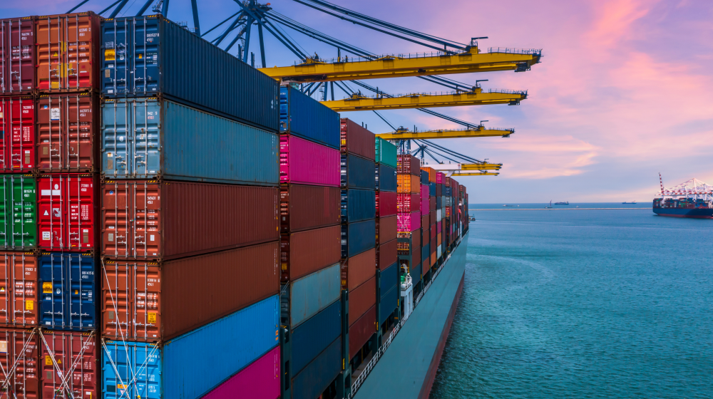 Container ship unloading crane ship seaport | © Siwabud Veerapaisarn, Canva