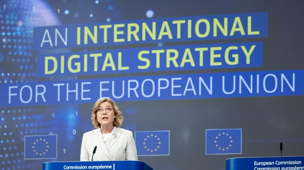 Henna Virkkunen at podium presenting the International Digital Strategy. © European Union, 2025