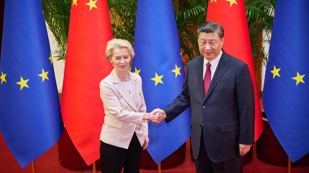 Handshake between Xi Jinping, on the right, and Ursula von der Leyen | © European Union, 2023 (EC - Audiovisual Service)