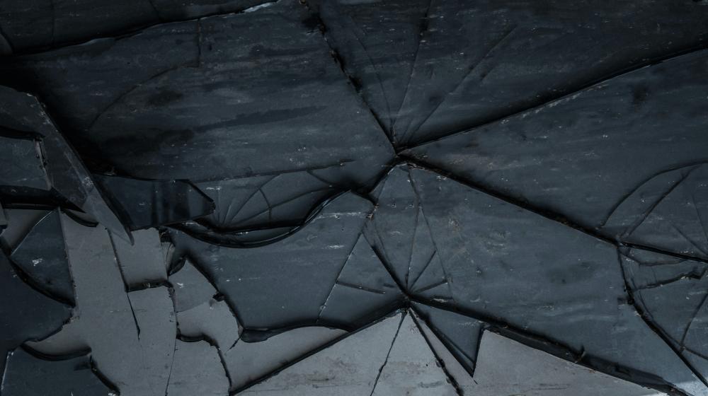 Close-up image of cracked glass | © Muhammad Shaheer, Unsplash