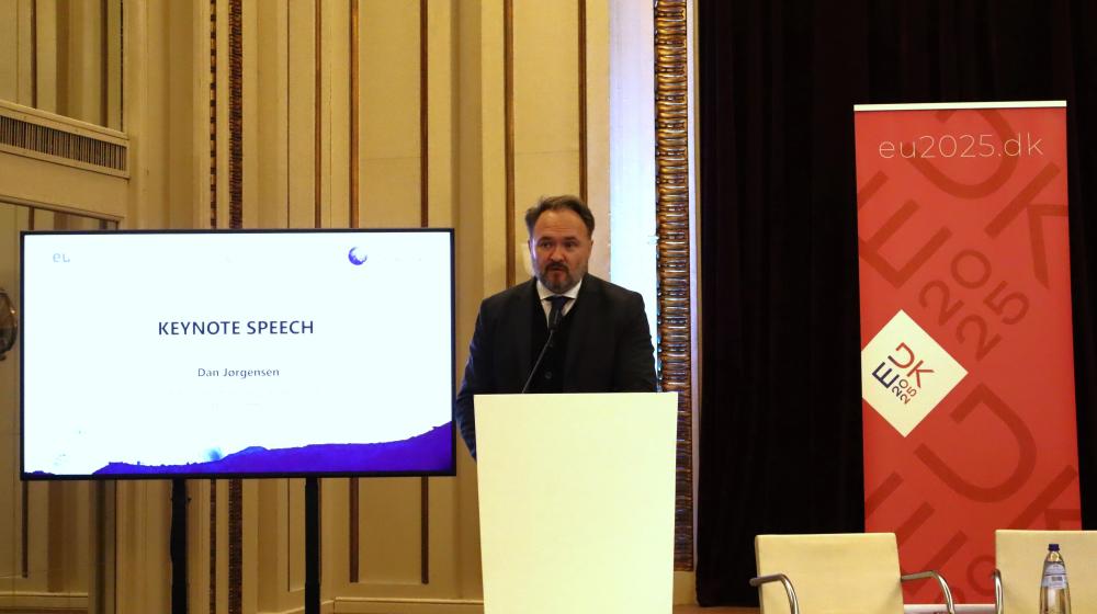 Commissioner JØRGENSEN on stage. Credit photo: EUISS