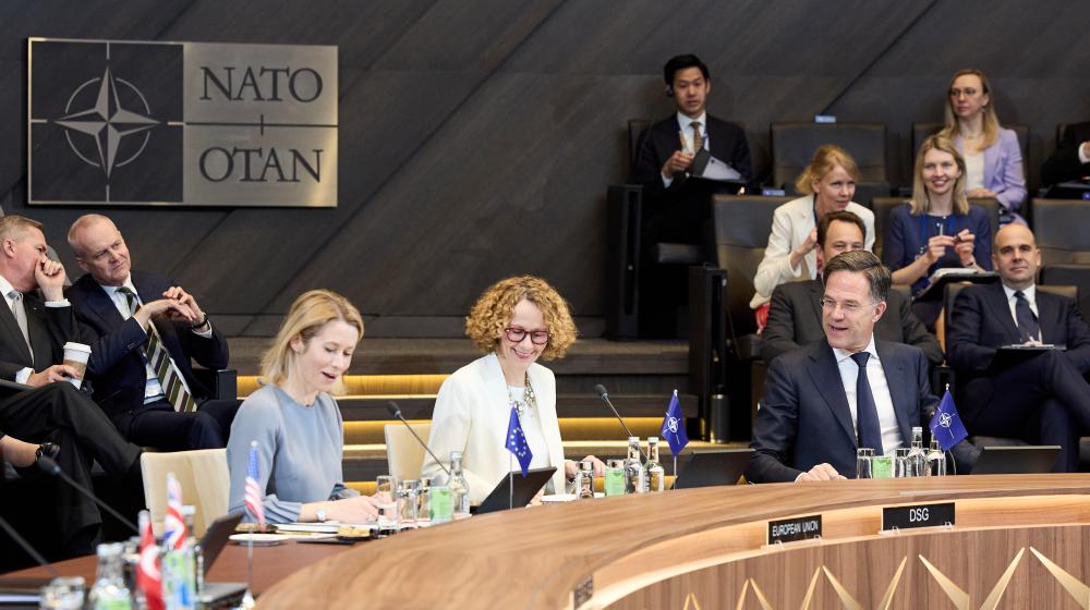 Kajas Kallas and Mark Rutte sitting around a table at NATO meeting. Image credit: NATO/Flickr