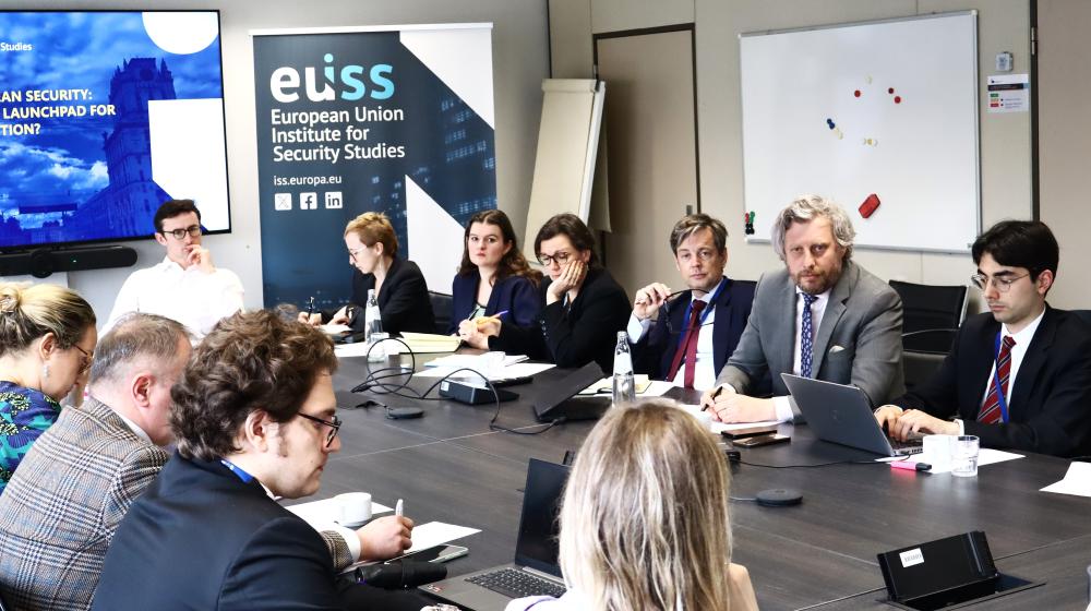 Picture of participants at the roundtable. Image credit: EUISS