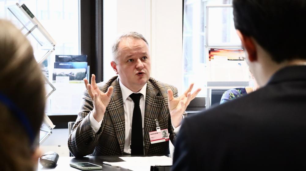 Picture of participants at the roundtable. Image credit: EUISS