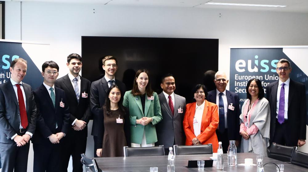 Picture of participants at the roundtable. Image credit: EUISS