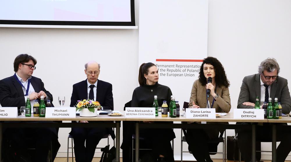 Picture of speakers at the panel discussion. Image credit to EUISS.