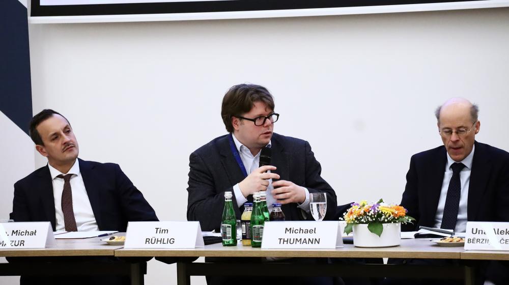 Picture of speakers at the panel discussion. Image credit to EUISS.