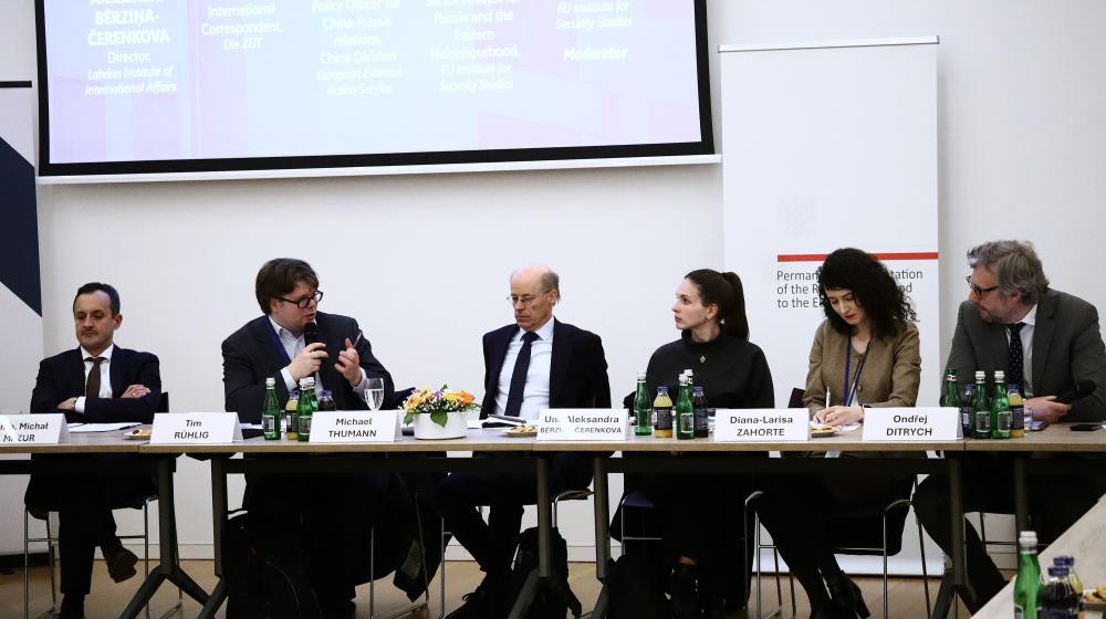 Picture of speakers at the panel discussion. Image credit to EUISS.