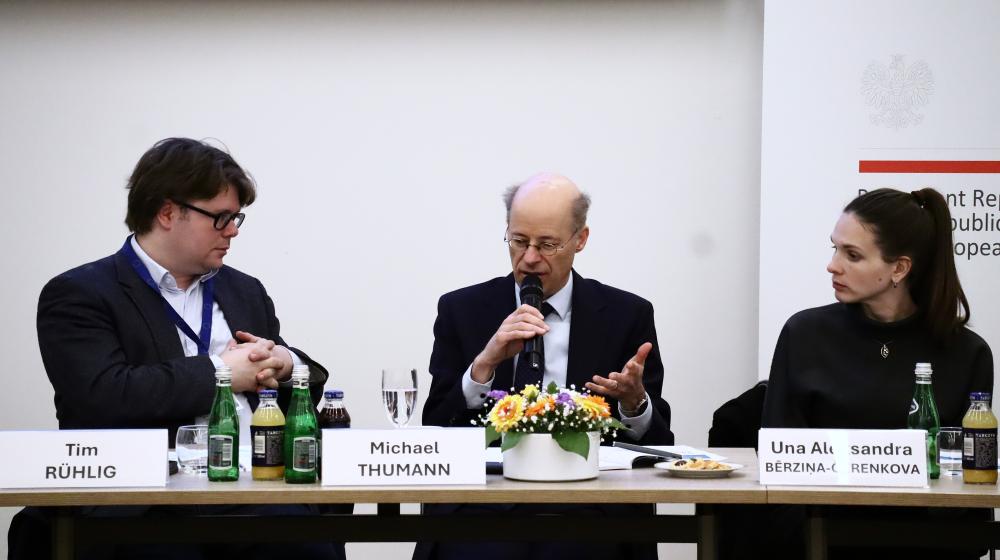Picture of speakers at the panel discussion. Image credit to EUISS.