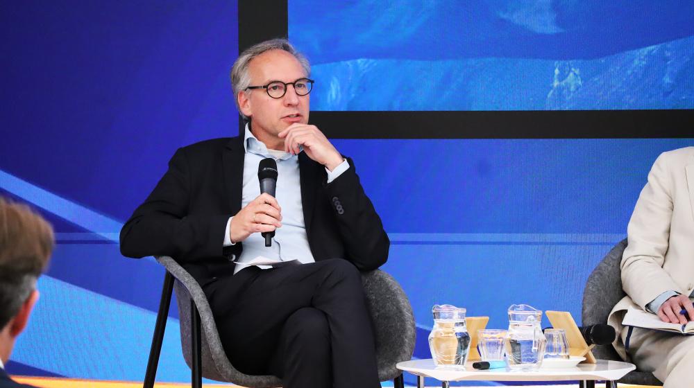 Picture of speakers at the panel discussion. Image credit to EUISS.