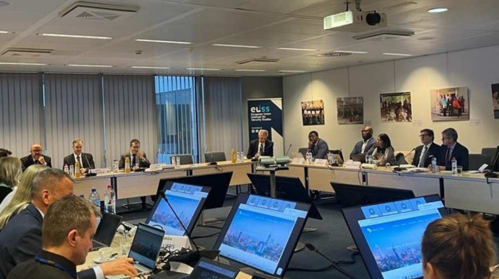 Participants to the seminar sitting around a table with screens © EUISS