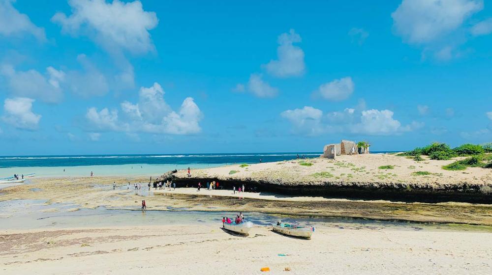 Image of a beach © Saacid Ahmed/Unsplash