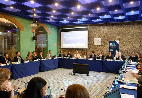 Image of participants at a roundtable discussion © CIDOB