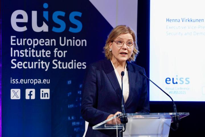 Henna Virkkunen speaking on stage at EUISS annual conference. Credit photo: EUISS