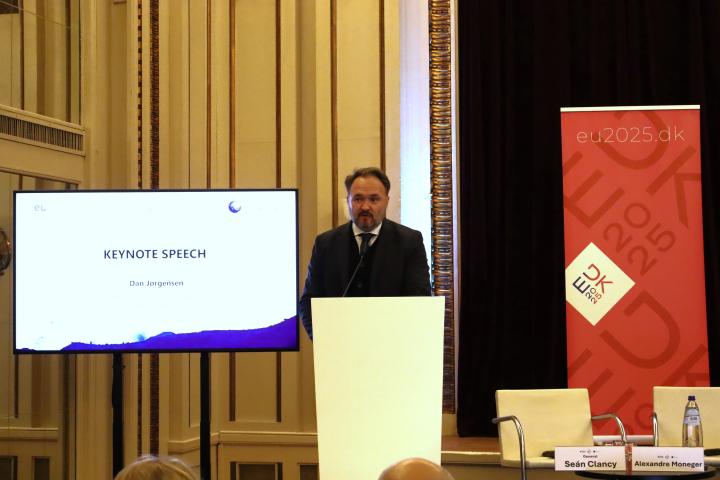Commissioner JØRGENSEN on stage. Credit photo: EUISS