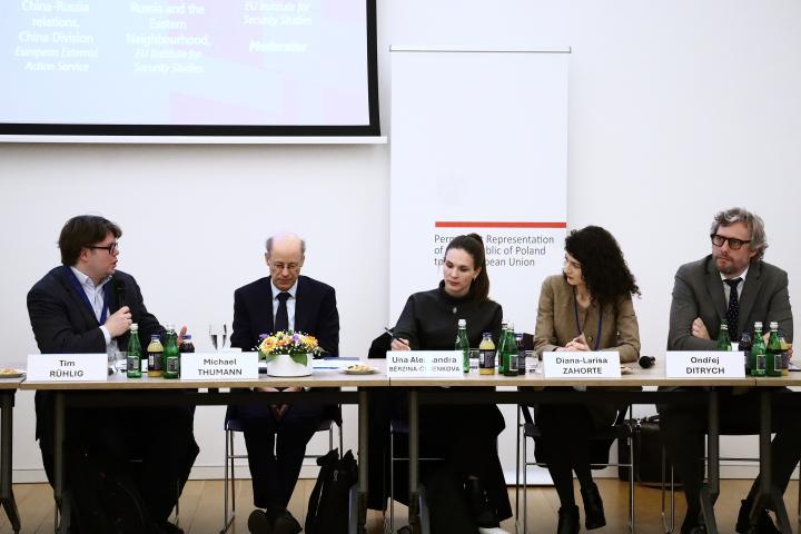 Picture of speakers at the panel discussion. Image credit to EUISS.