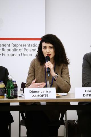 Picture of speakers at the panel discussion. Image credit to EUISS.