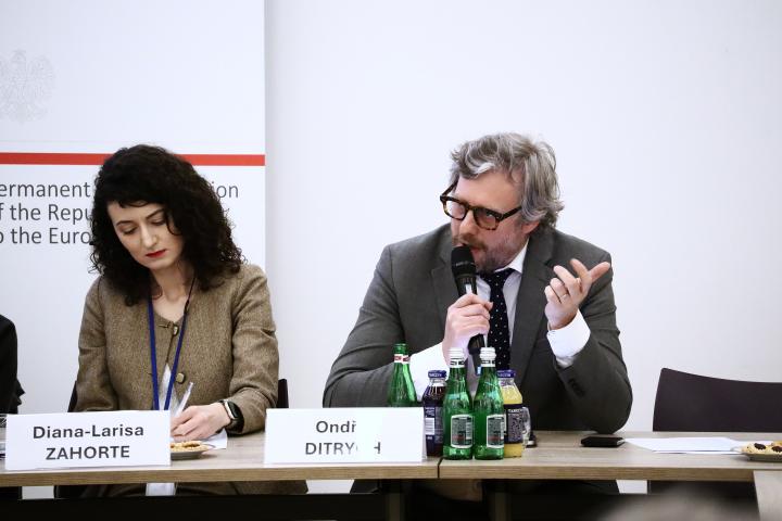 Picture of speakers at the panel discussion. Image credit to EUISS.