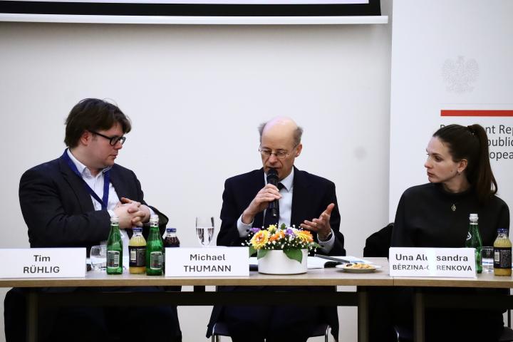 Picture of speakers at the panel discussion. Image credit to EUISS.