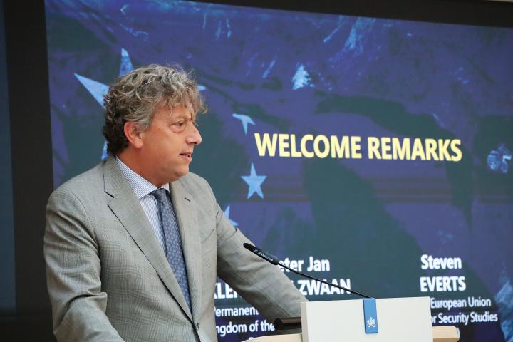 Picture of speakers at the panel discussion. Image credit to EUISS.