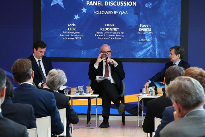 Picture of speakers at the panel discussion. Image credit to EUISS.
